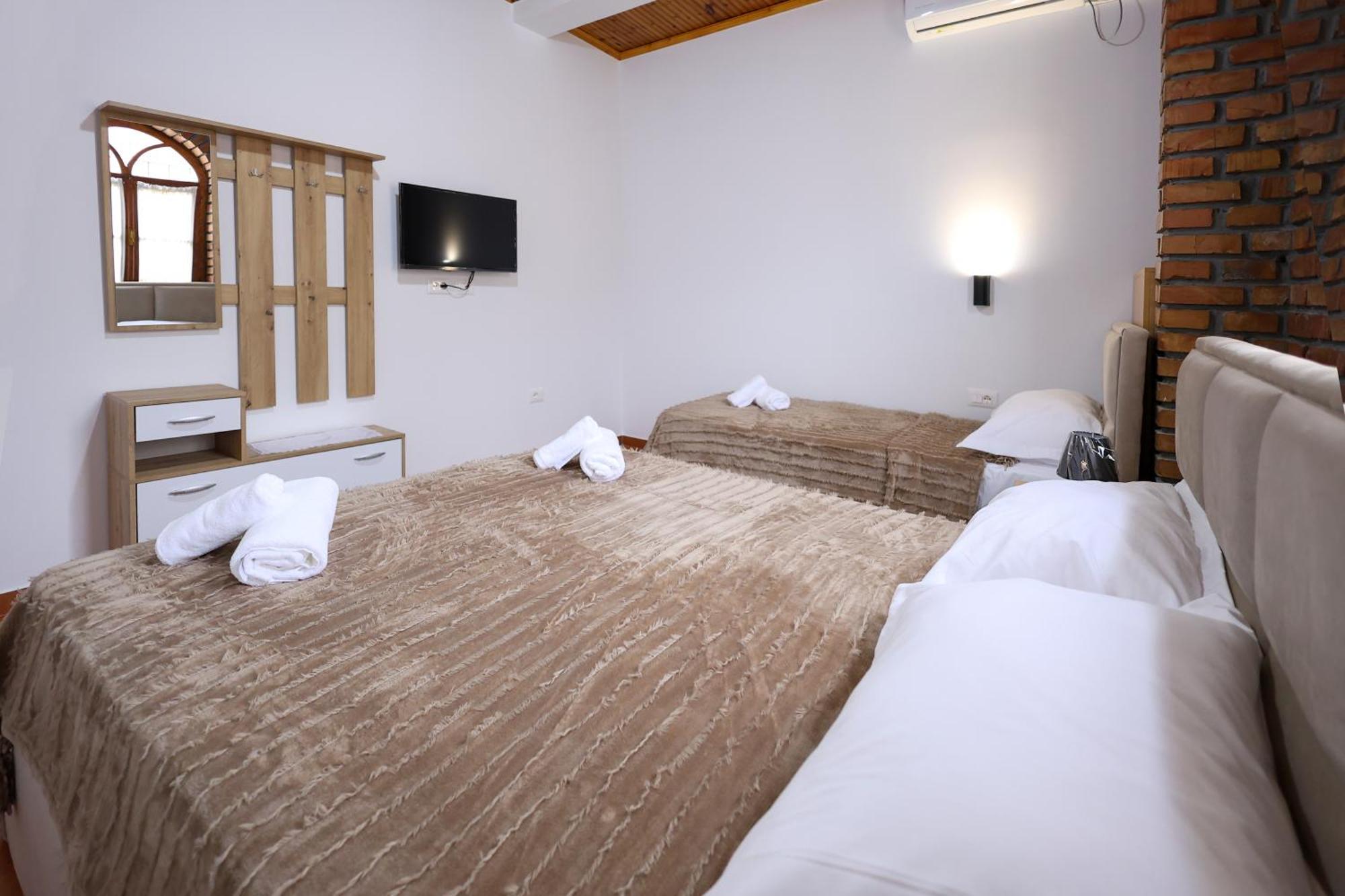 Hotel Boutique Buzi ベラト エクステリア 写真