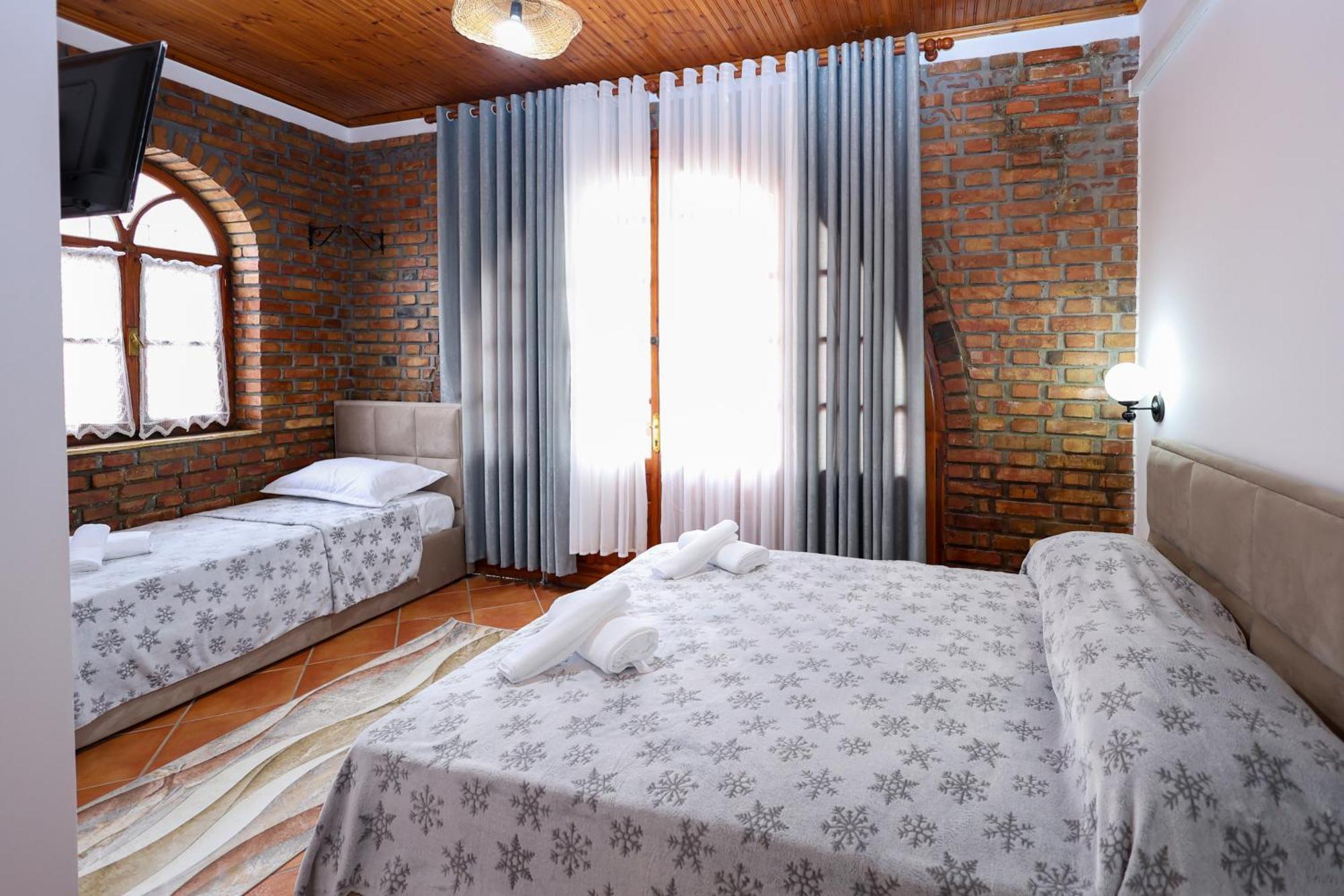 Hotel Boutique Buzi ベラト エクステリア 写真