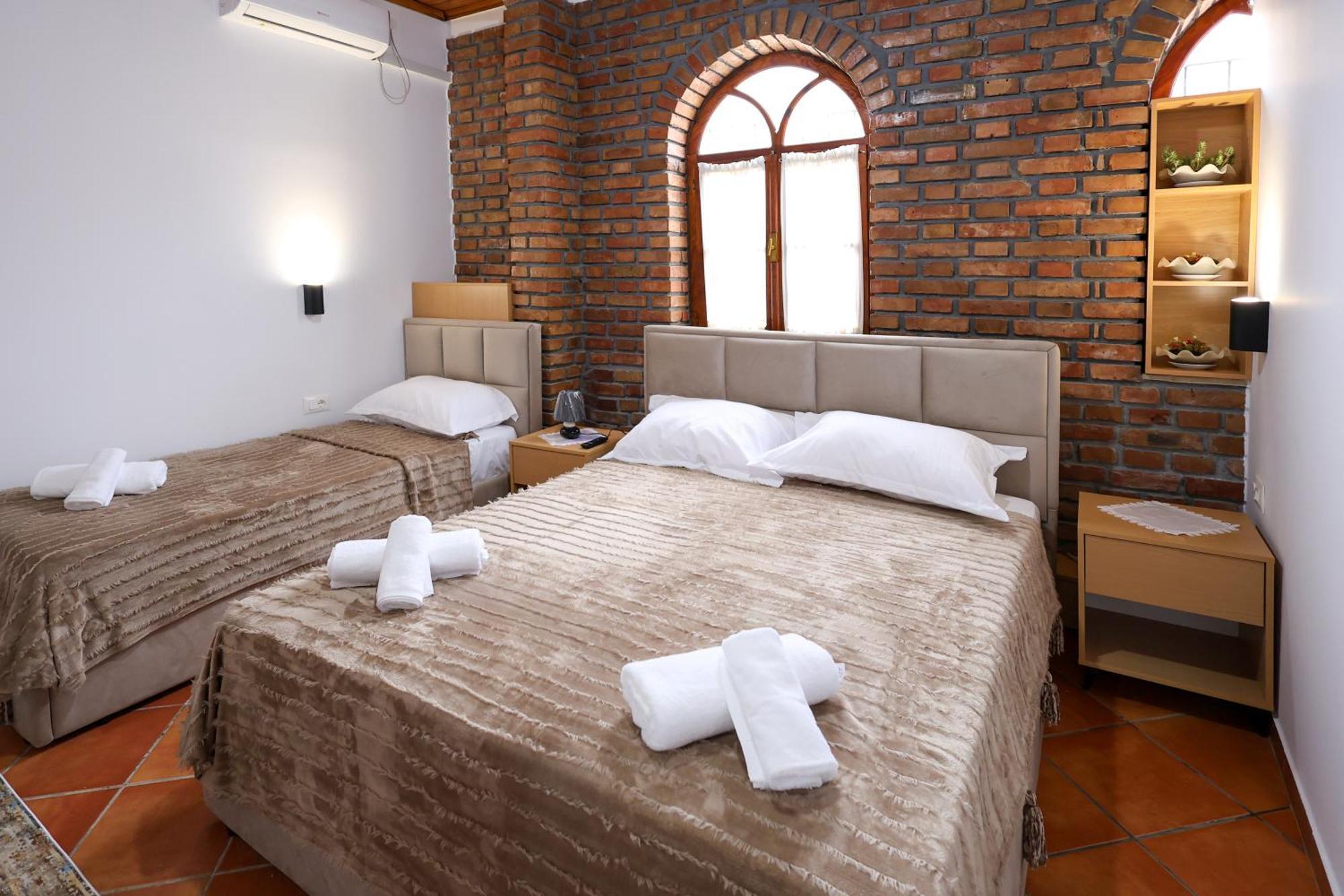 Hotel Boutique Buzi ベラト エクステリア 写真