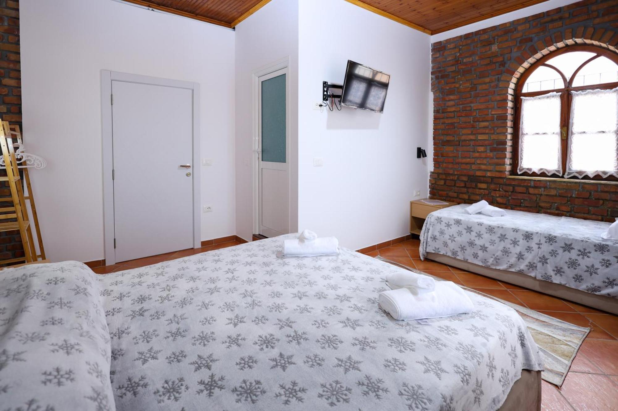 Hotel Boutique Buzi ベラト エクステリア 写真